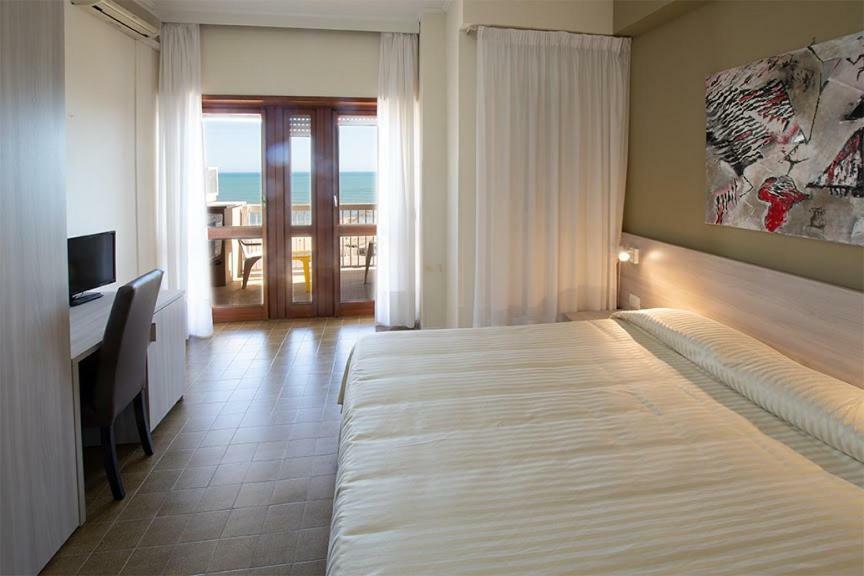 Hotel Scacciapensieri Nettuno Kültér fotó